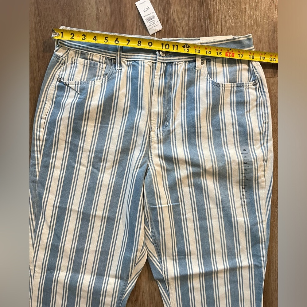 American Eagle Striped Jeans. - Picture 9 of 14